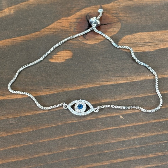 Elegant Silver Evil Eye Bracelet adjustable length - Picture 4 of 8